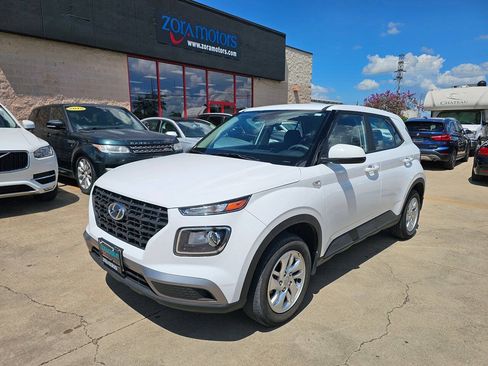 Used 2021 Hyundai Venue SE FWD image 2