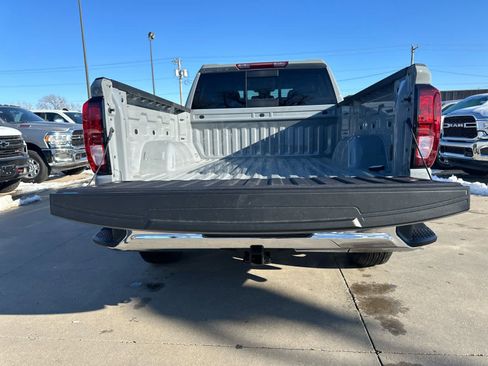 New 2025 GMC Sierra 1500 SLE w/ Preferred Package image 14