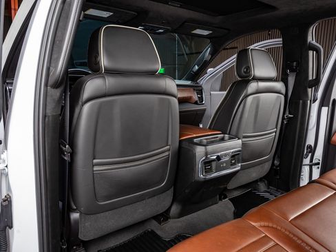 Used 2024 GMC Sierra 3500 Denali Ultimate image 32