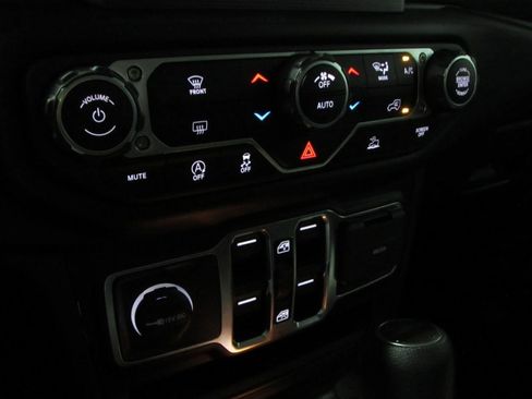 Used 2023 Jeep Gladiator Sport AWD/4WD image 28