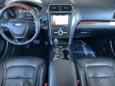 Used 2018 Ford Explorer Platinum image 15