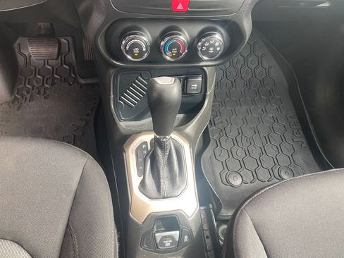 Used 2017 Jeep Renegade Latitude image 17