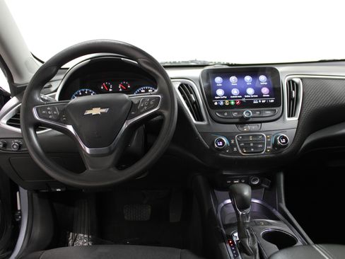 Used 2024 Chevrolet Malibu LT image 2