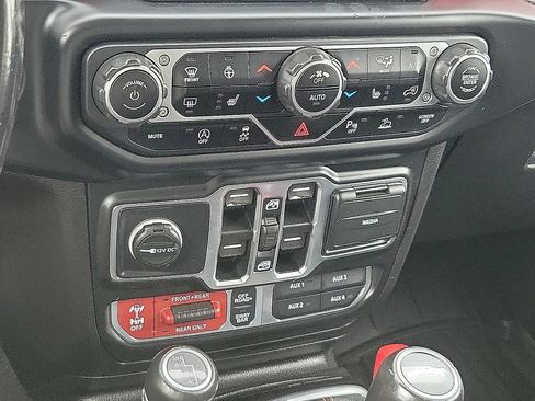 Used 2021 Jeep Gladiator Rubicon AWD/4WD image 16