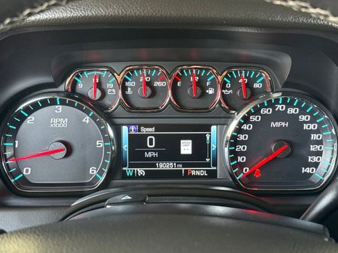 Used 2019 Chevrolet Suburban LT image 22