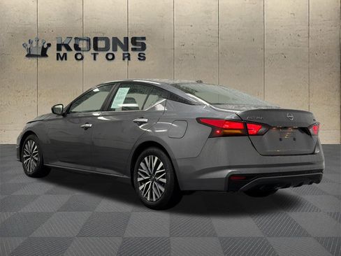 Used 2024 Nissan Altima 2.5 SV image 6