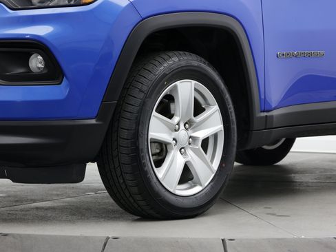 Used 2022 Jeep Compass Latitude AWD/4WD image 8
