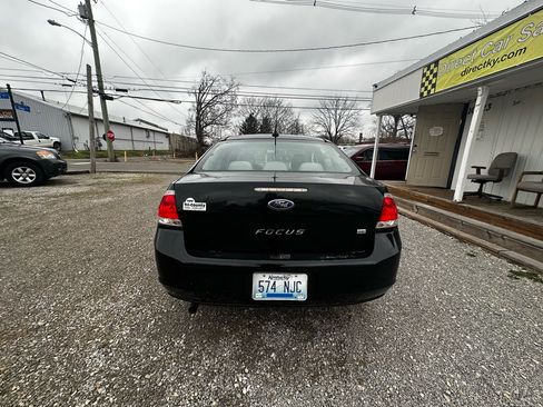 Used 2010 Ford Focus SE image 3