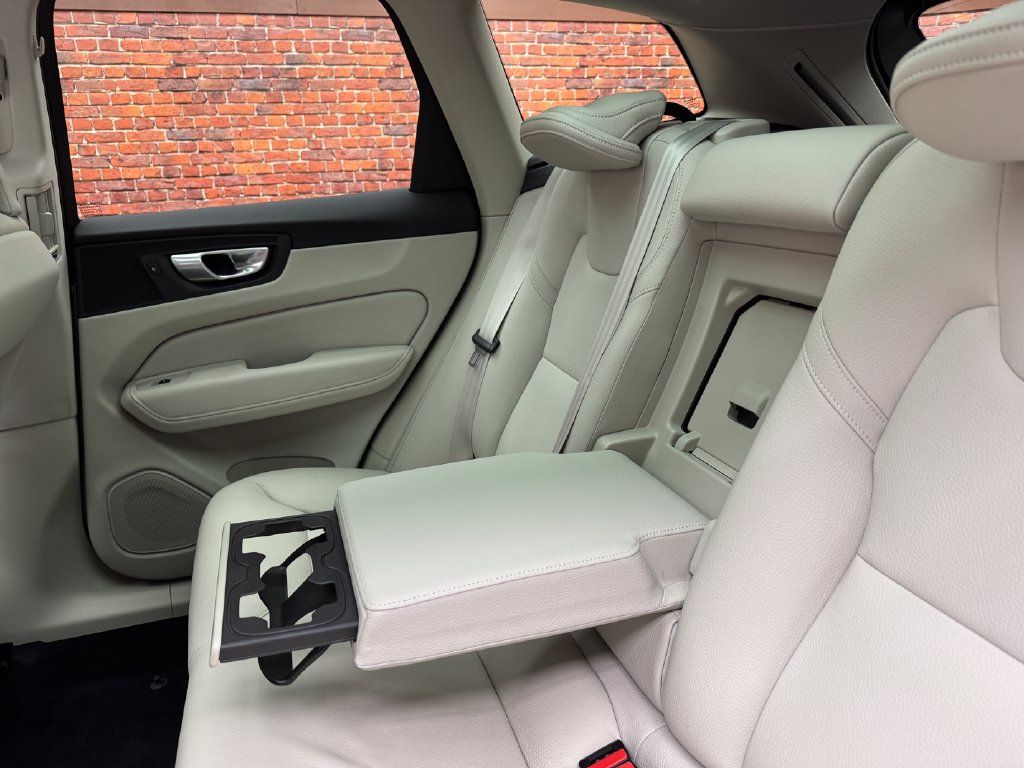 Used 2024 Volvo XC60 B5 Core w/ Protection Package Premier AWD/4WD image 11