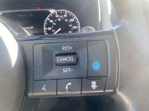 Used 2023 Nissan Rogue SV image 17