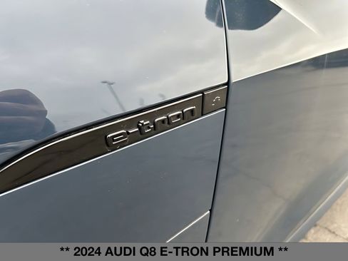 Used 2024 Audi Q8 e-tron Premium image 12