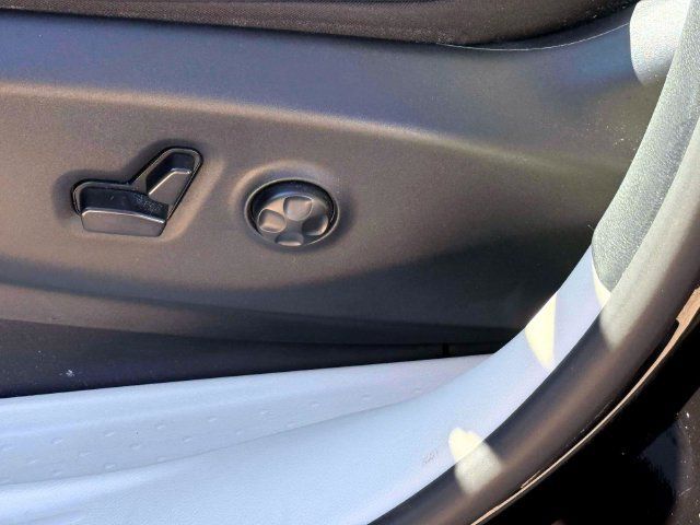 Certified 2024 Chrysler Pacifica Limited FWD image 19