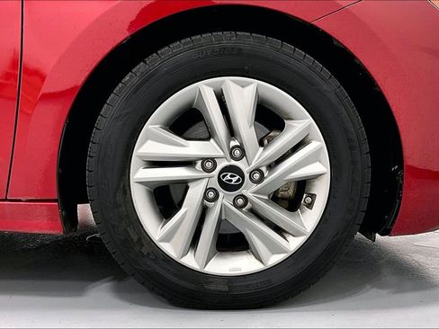 Used 2020 Hyundai Elantra SEL image 11