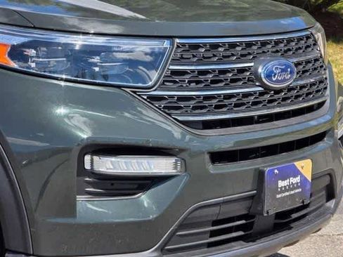 Used 2022 Ford Explorer XLT w/ Equipment Group 202A AWD/4WD image 13