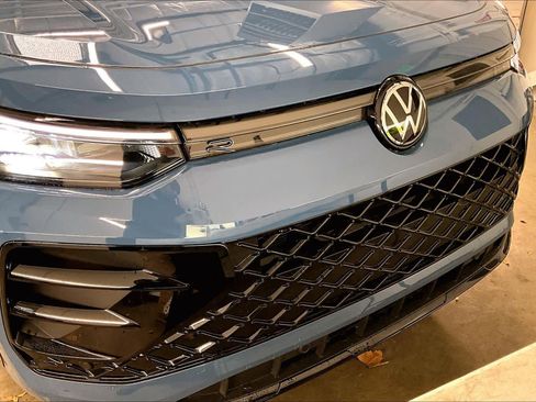 New 2026 Volkswagen Tiguan SE R-Line image 33