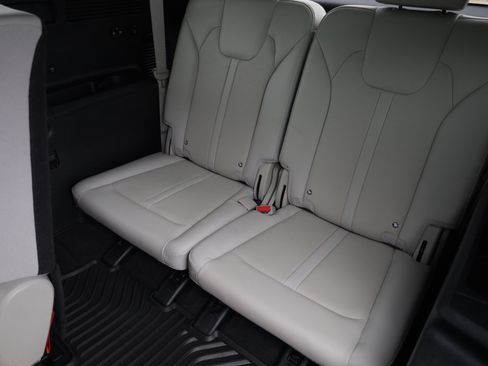 Used 2024 Kia Sorento S w/ Panoramic Sunroof Package FWD image 17