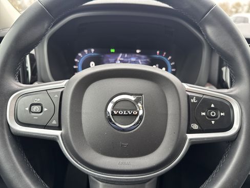 Used 2022 Volvo XC60 B5 Momentum w/ Climate Package image 10