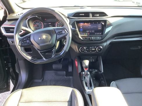 Used 2023 Chevrolet TrailBlazer RS w/ Sun and Liftgate Package AWD/4WD image 11