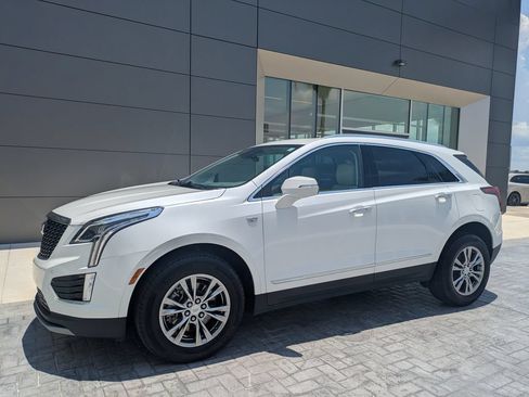 Used 2021 Cadillac XT5 Premium Luxury FWD image 2