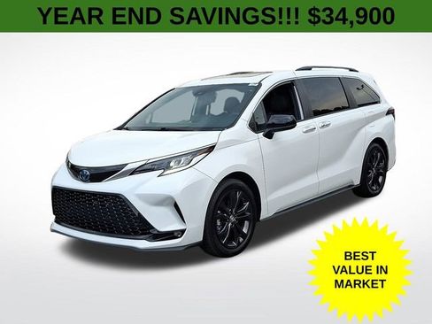 Used 2023 Toyota Sienna XSE image 4