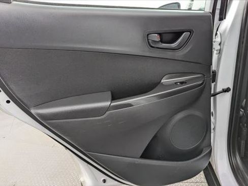 Used 2023 Hyundai Kona SE image 16