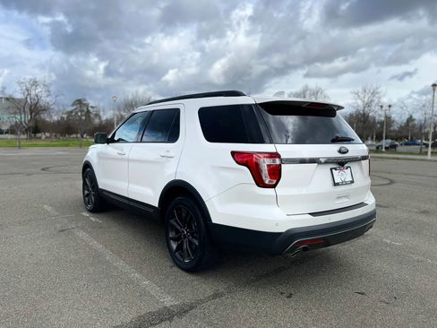 Used 2017 Ford Explorer XLT w/ Equipment Group 202A FWD image 7
