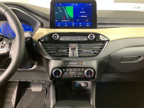 Certified 2022 Ford Escape Titanium w/ Titanium Premium Package image 29