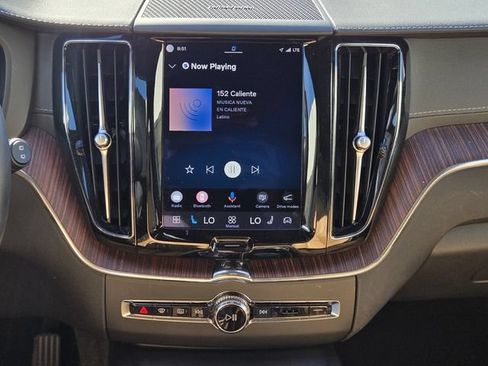 Certified 2023 Volvo XC60 B5 Ultimate w/ Protection Package Premier AWD/4WD image 18