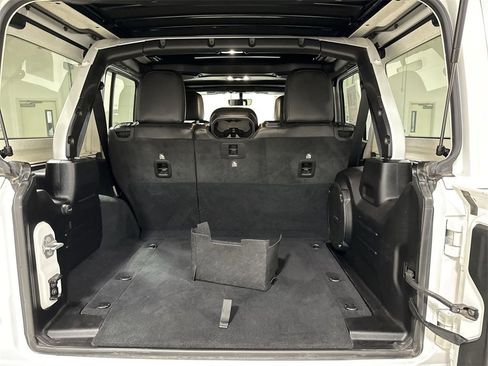 Used 2020 Jeep Wrangler Unlimited Sahara image 24