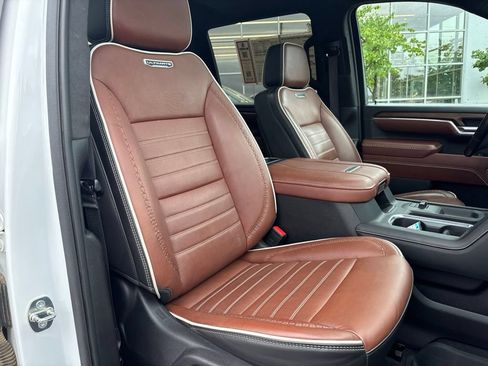 Used 2024 GMC Sierra 3500 Denali Ultimate AWD/4WD image 32