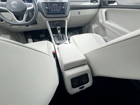 Certified 2022 Volkswagen Tiguan SE w/ Panoramic Sunroof Package image 20