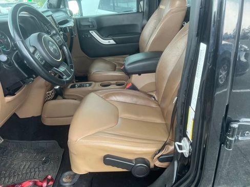 Used 2013 Jeep Wrangler Unlimited Sahara w/ Dual Top Group AWD/4WD image 5