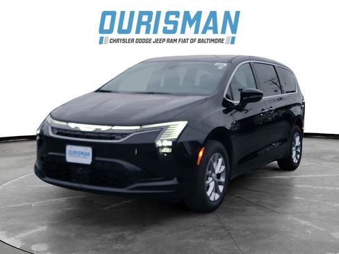 New 2027 Chrysler Pacifica Select AWD/4WD image 2