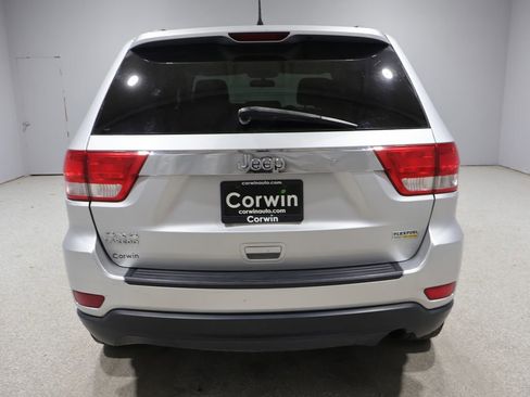 Used 2011 Jeep Grand Cherokee Laredo AWD/4WD image 3