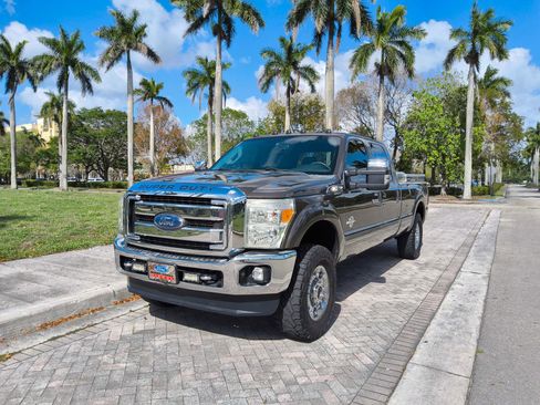 Used 2015 Ford F250 XLT w/ XLT Premium Package image 2