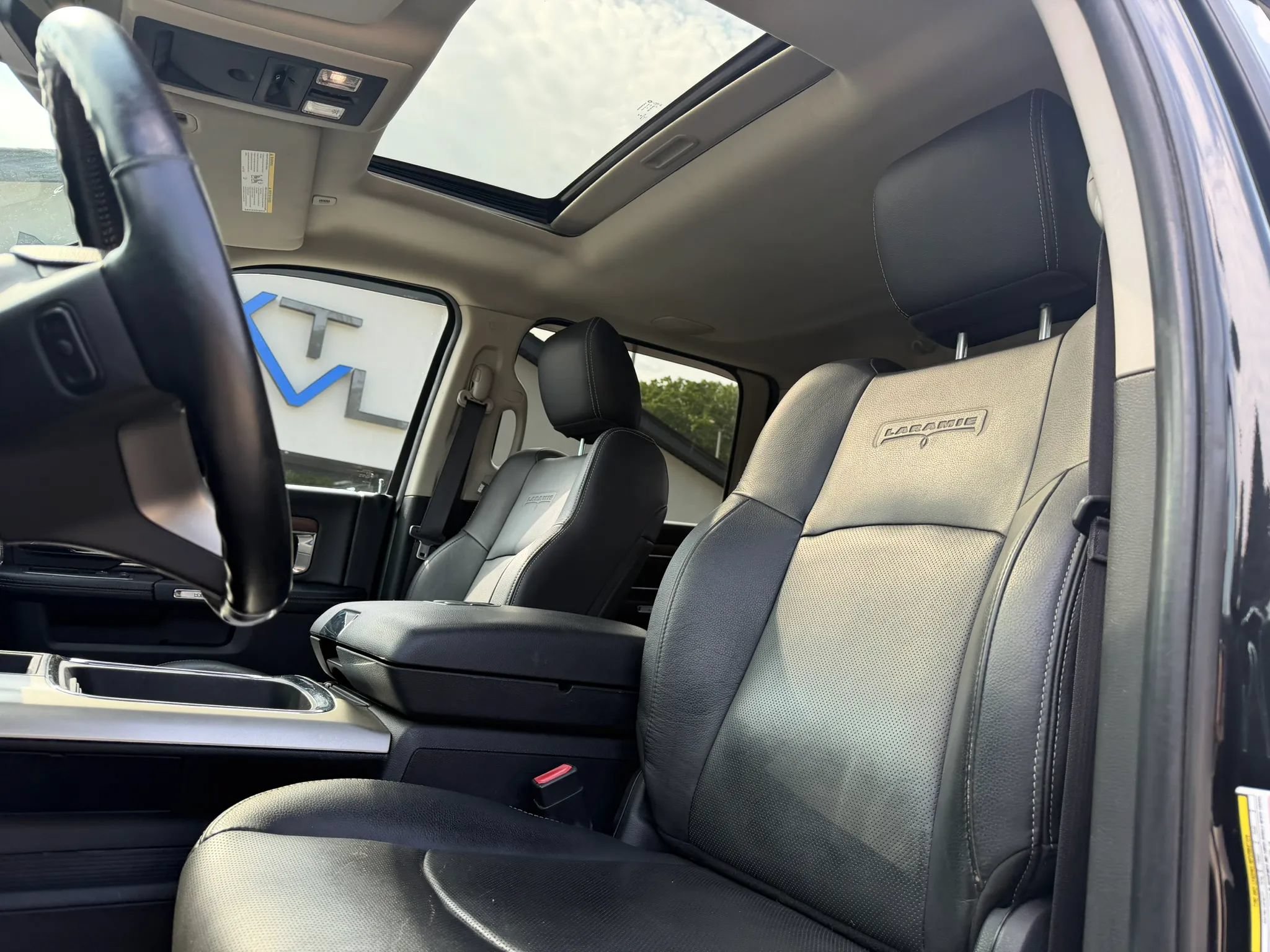 Used 2017 RAM 2500 Laramie w/ Snow Chief Group AWD/4WD image 16