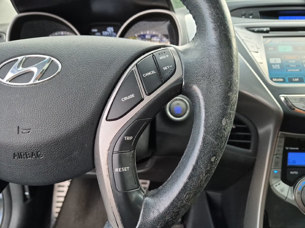 Used 2013 Hyundai Elantra SE w/ Technology Pkg FWD image 22