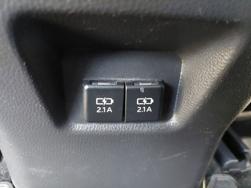 Used 2019 Toyota RAV4 Limited AWD/4WD image 23
