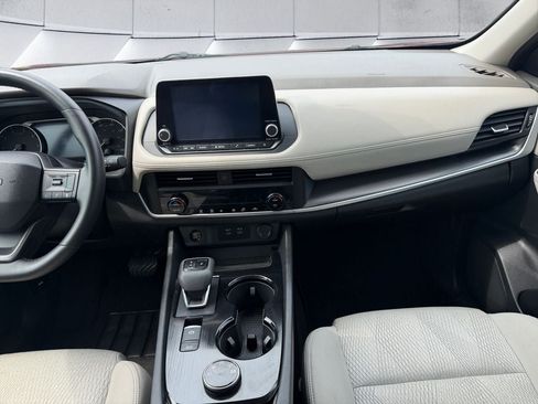 Used 2025 Nissan Rogue SV AWD/4WD image 12