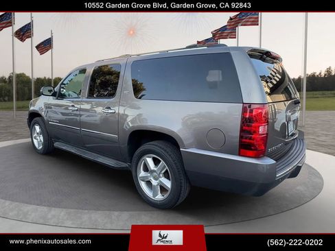 Used 2012 Chevrolet Suburban LTZ image 7