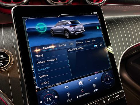 Used 2025 Mercedes-Benz GLC 300 4MATIC image 39