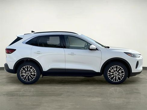 New 2026 Ford Escape SE w/ PHEV Premium Package image 12
