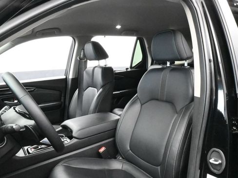 Used 2025 Honda Pilot EX-L image 10