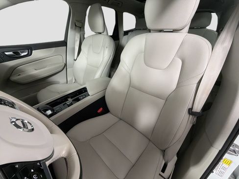 Certified 2024 Volvo XC60 B5 Plus AWD/4WD image 20
