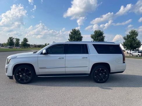 Used 2018 Cadillac Escalade ESV Luxury AWD/4WD image 5