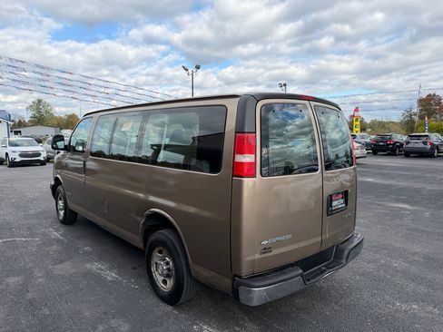 Used 2004 Chevrolet Express 2500 Passenger image 7