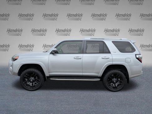 Used 2016 Toyota 4Runner SR5 RWD image 10
