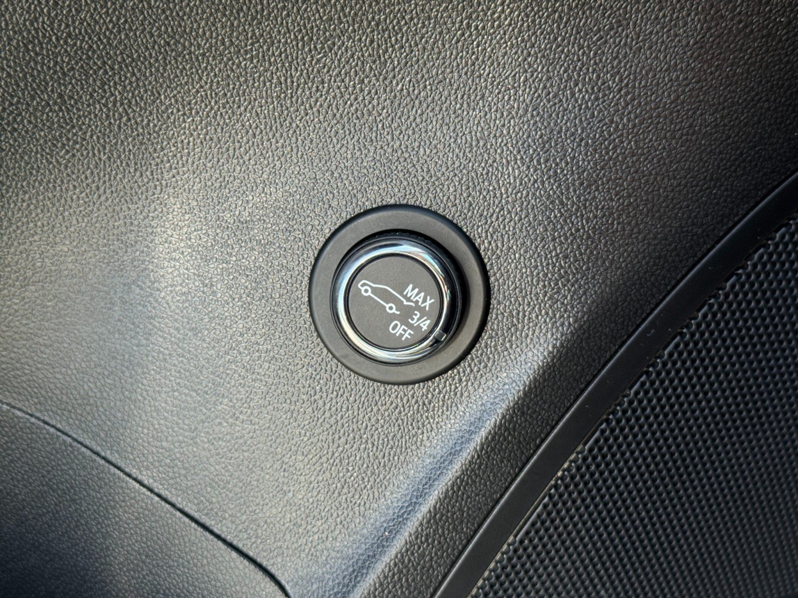 Used 2022 Buick Envision Essence w/ Safety Package FWD image 18