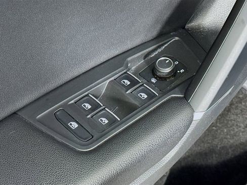 Used 2020 Volkswagen Tiguan SE FWD image 29
