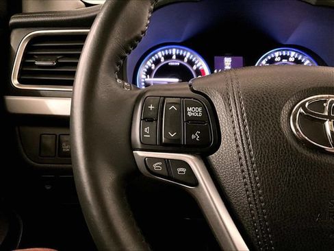 Used 2016 Toyota Highlander Limited AWD/4WD image 17